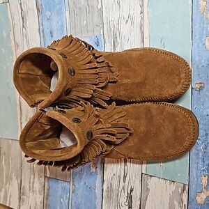 Minnetonka Moccasin, Double Fringe Side Boot, Ladies size 7